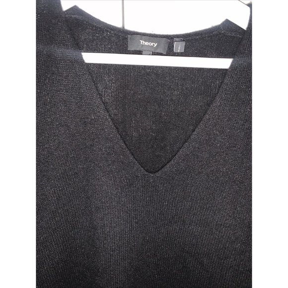 Theory Women's Black Cashmere V-Neck Long Sleeve Sweater Size Small - Picture 2 of 8